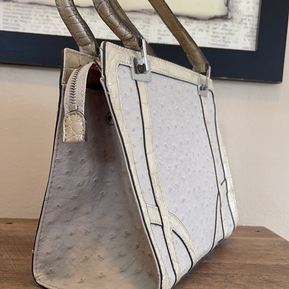 Guess - Picture 4 of 14